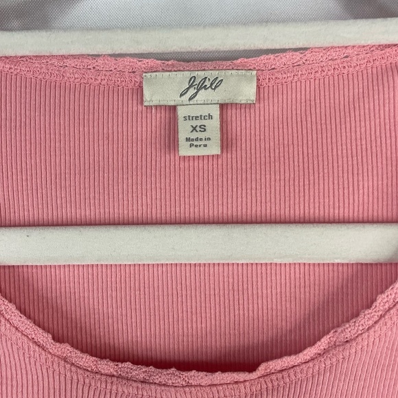 J Jill bubble gum winner tank top. So cute either way lace trim! Size XS - Picture 4 of 4